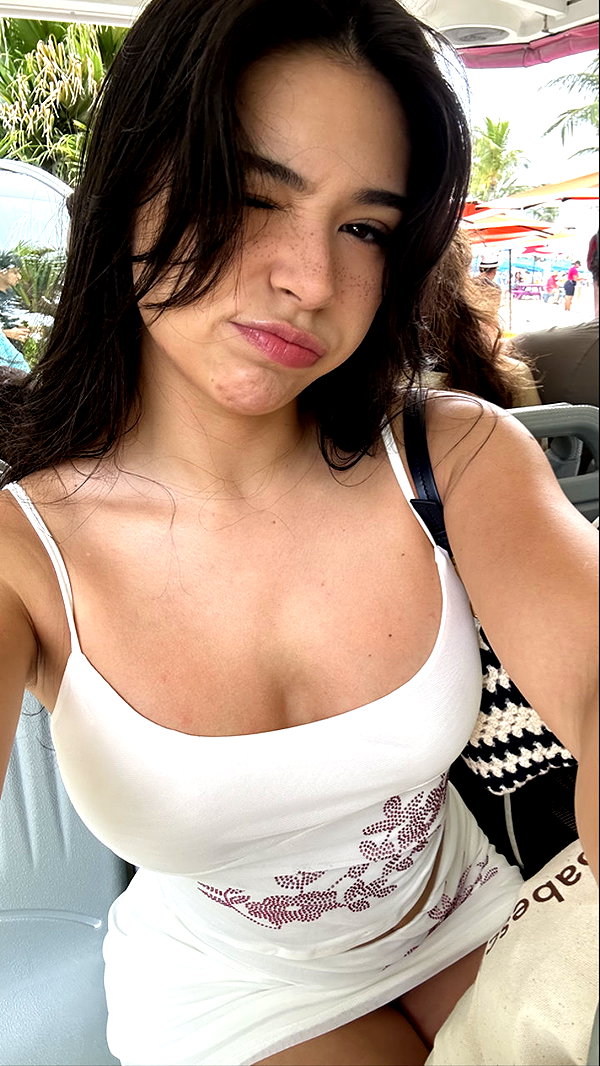 aishahsofeyy snapchat image archive image