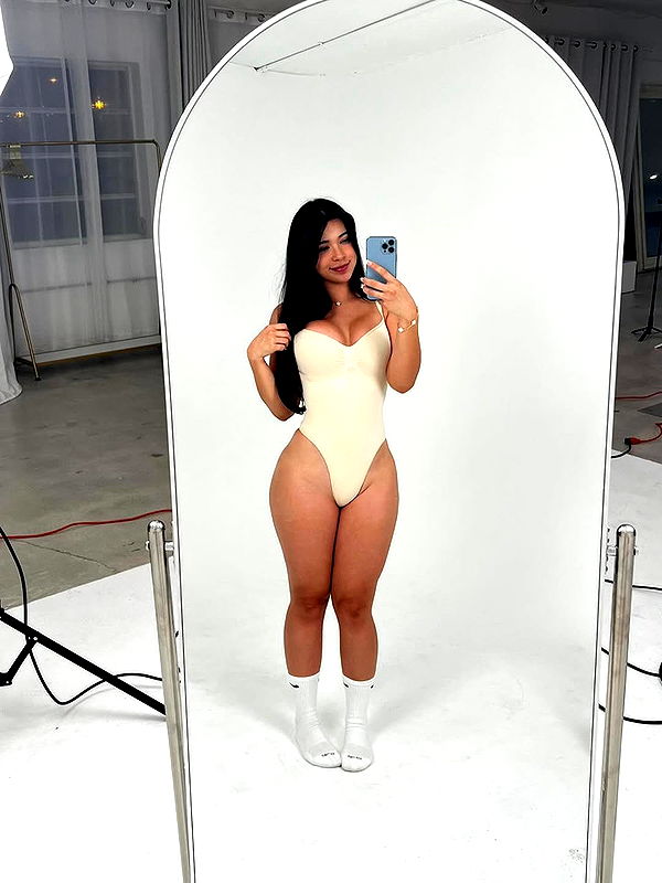 aishahsofeyy image ~ Altpins