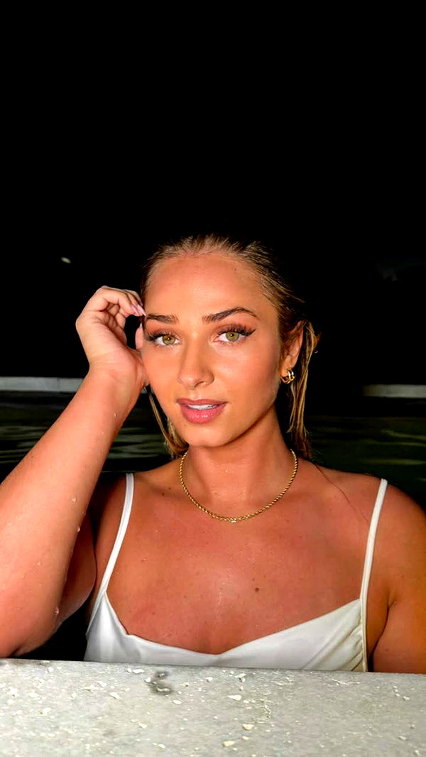 alexaadams30 image ~ Altpins