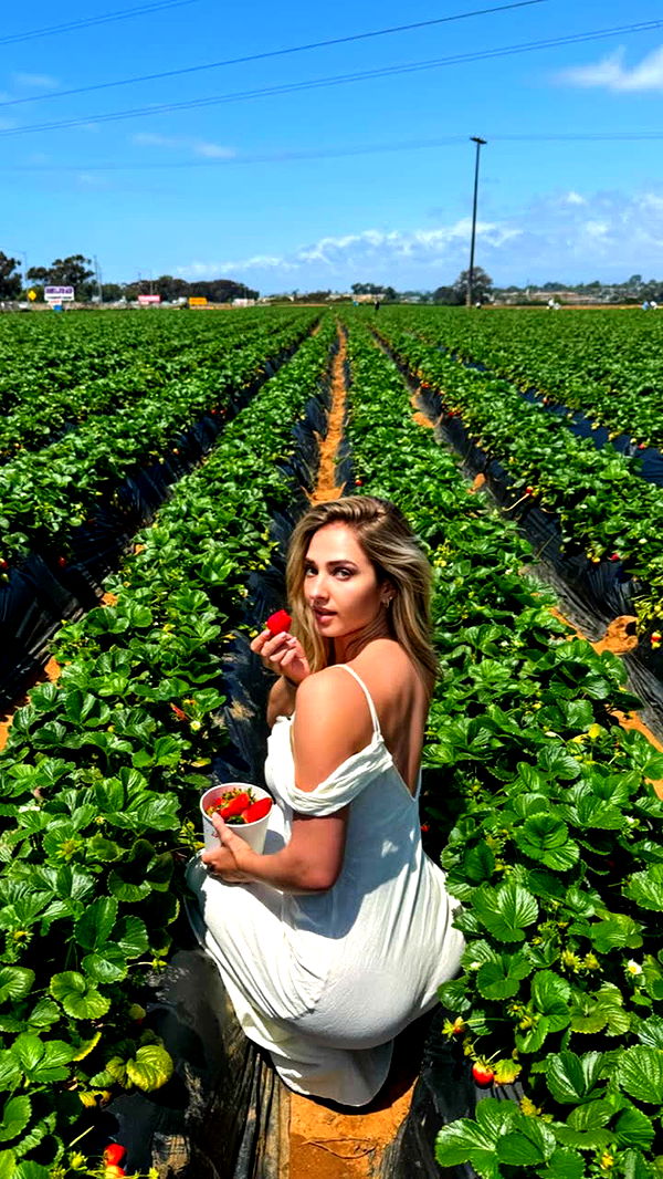 alexaadams30 image ~ Altpins