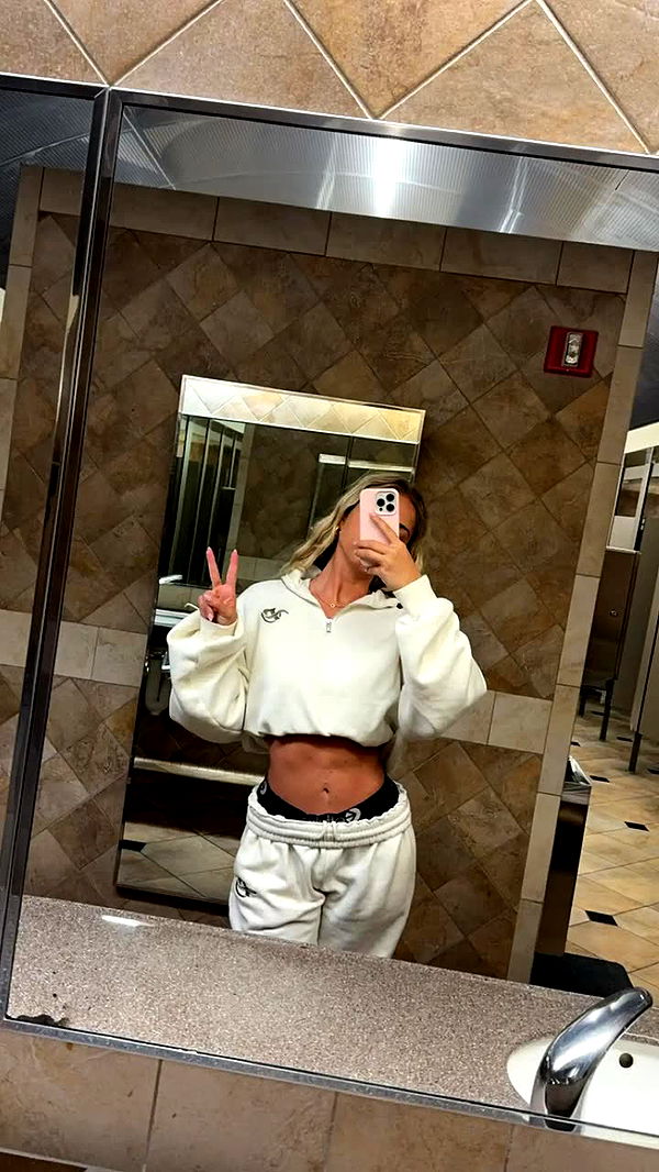 alexaadams30 image ~ Altpins