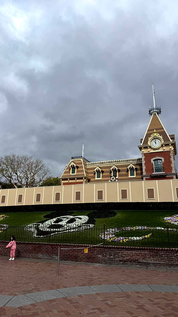 alexaadams30 image ~ Altpins