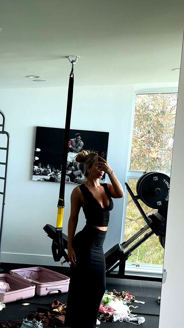 alexaadams30 image ~ Altpins