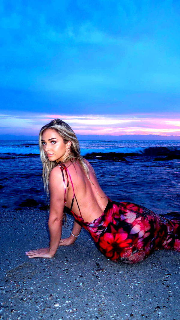 alexaadams30 image ~ Altpins