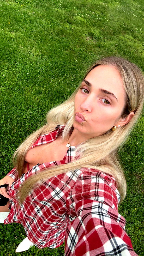 alexaadams30 image ~ Altpins