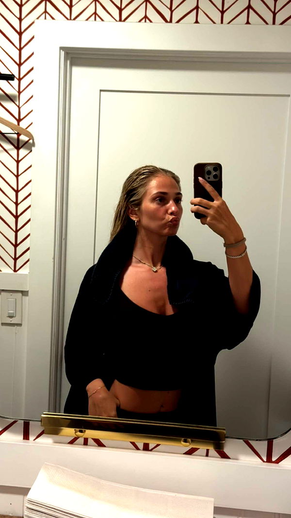 alexaadams30 image ~ Altpins