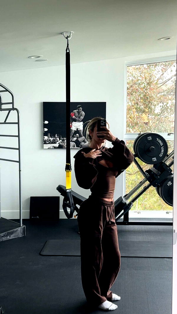 alexaadams30 image ~ Altpins