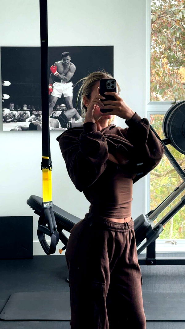 alexaadams30 image ~ Altpins