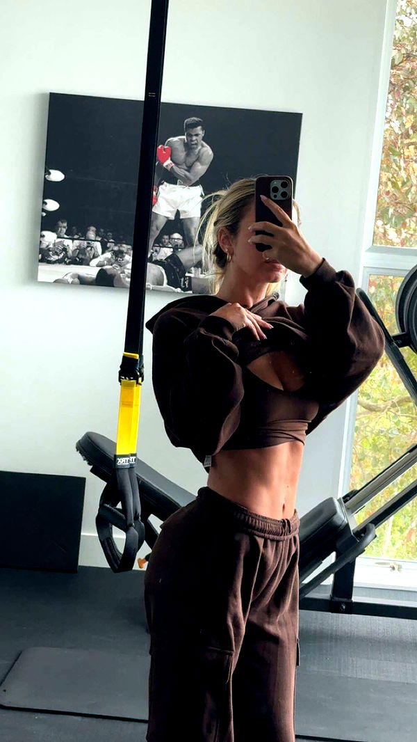 alexaadams30 image ~ Altpins