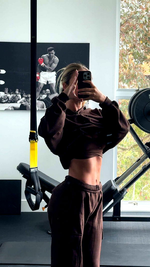 alexaadams30 image ~ Altpins