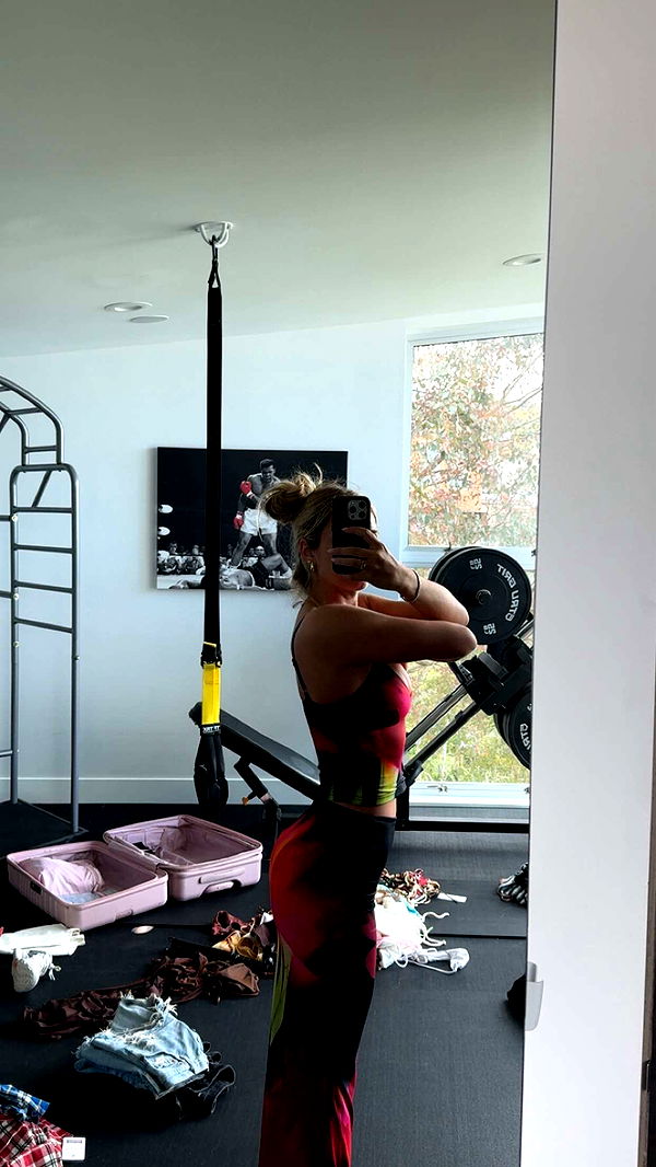 alexaadams30 image ~ Altpins