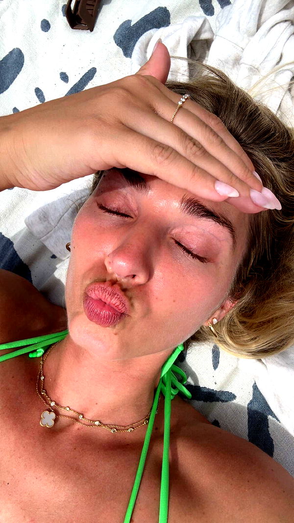 alexaadams30 image ~ Altpins