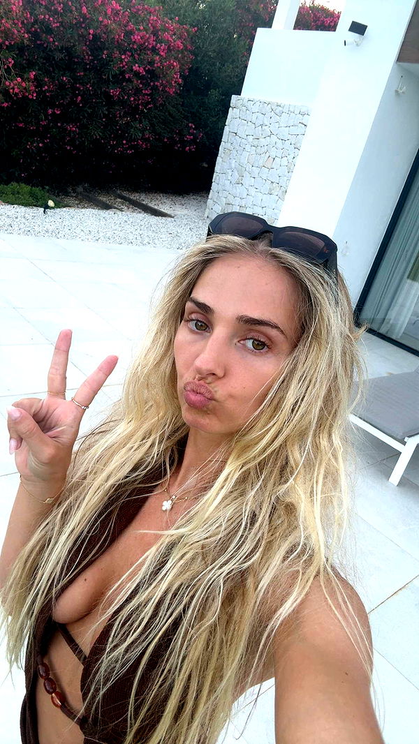 alexaadams30 image ~ Altpins