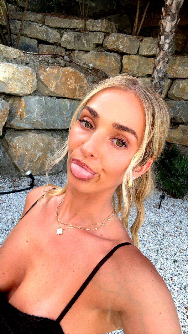 alexaadams30 image ~ Altpins