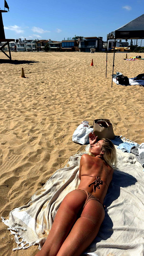 alexaadams30 image ~ Altpins