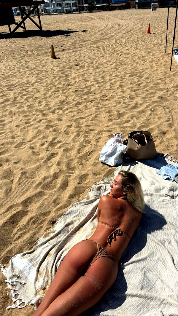 alexaadams30 image ~ Altpins