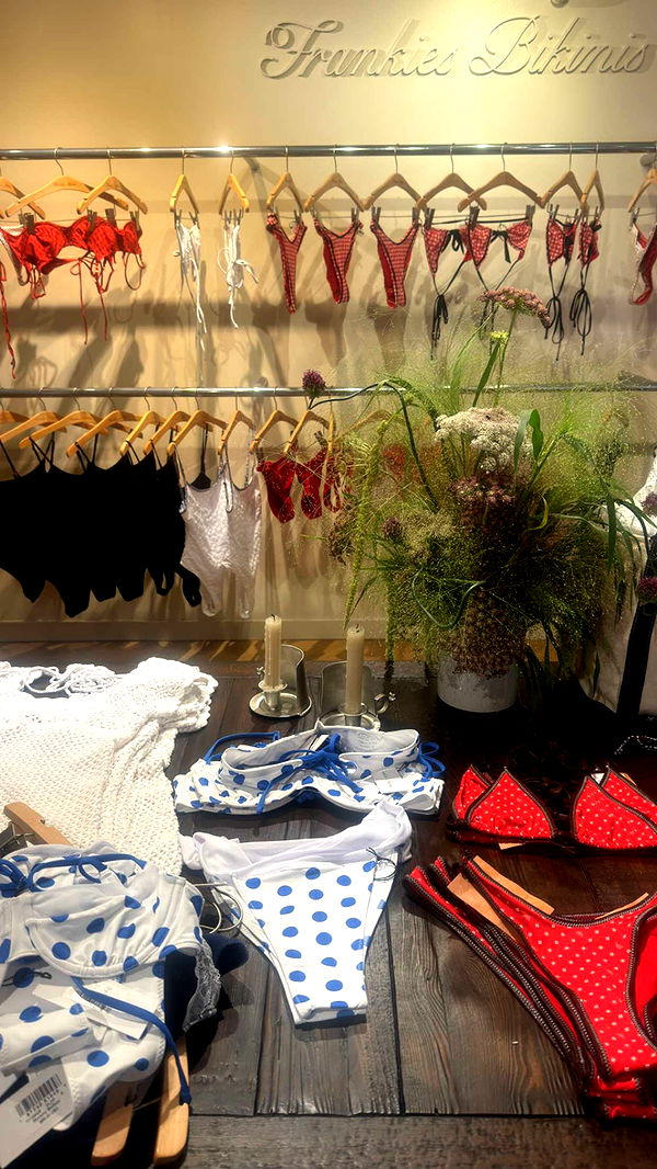 alexaadams30 image ~ Altpins