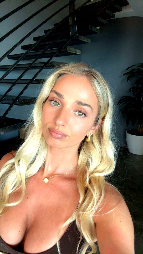 alexaadams30 image ~ Altpins