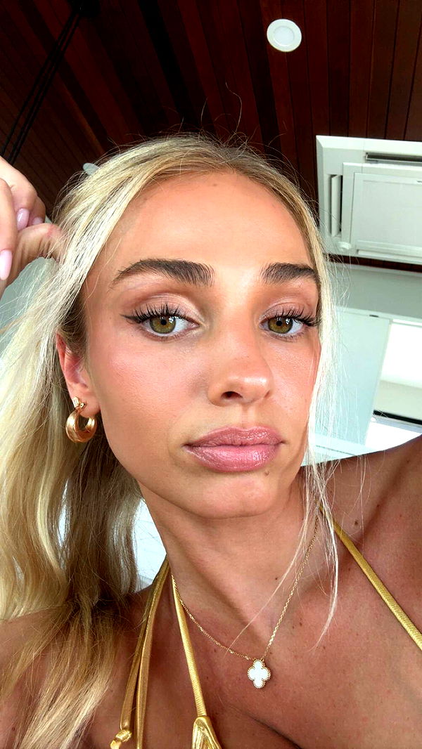 alexaadams30 image ~ Altpins