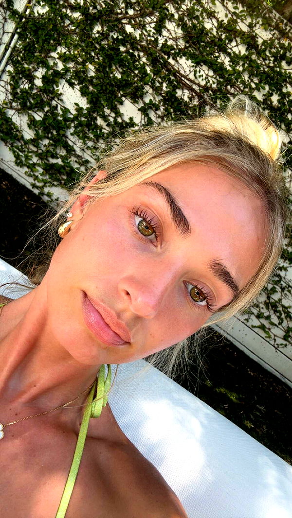 alexaadams30 image ~ Altpins