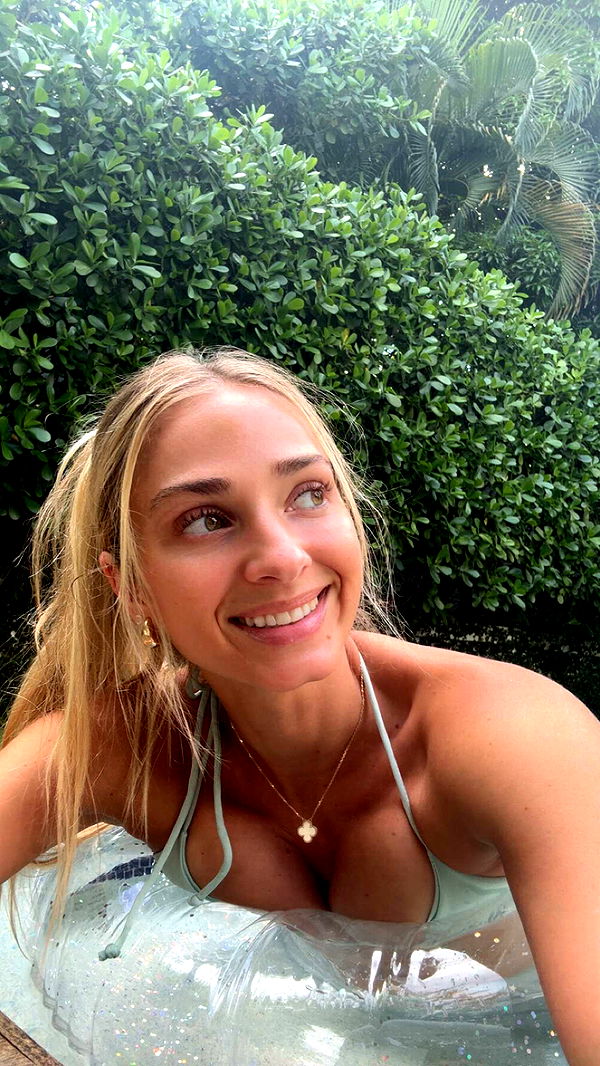 alexaadams30 image ~ Altpins