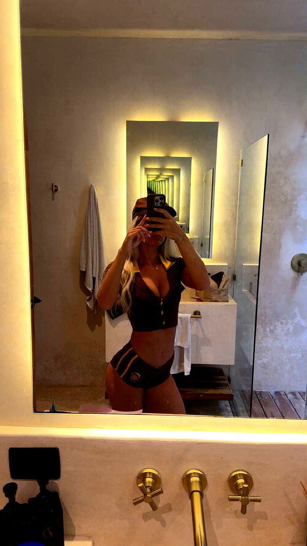 alexaadams30 image ~ Altpins