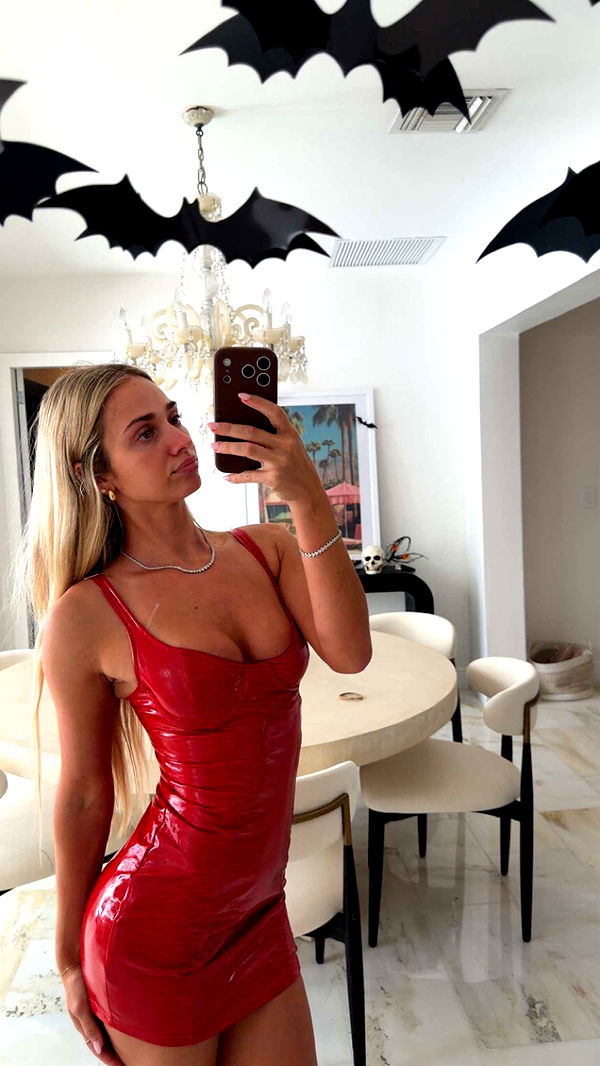 alexaadams30 image ~ Altpins