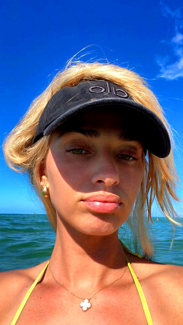 alexaadams30 image ~ Altpins