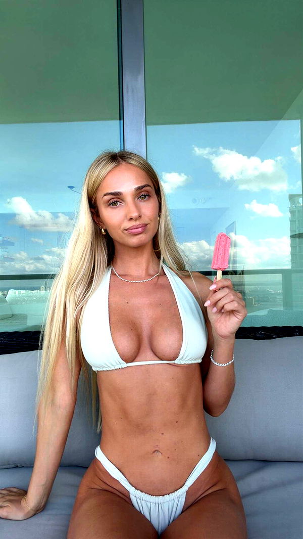 alexaadams30 image ~ Altpins