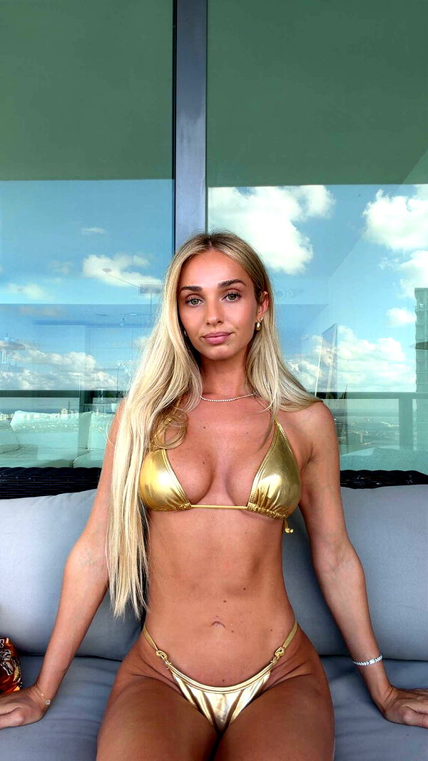 alexaadams30 image ~ Altpins