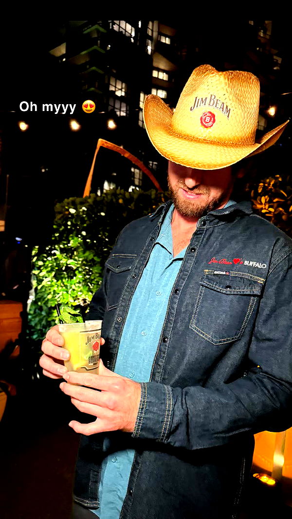 alisonbowles image ~ Altpins