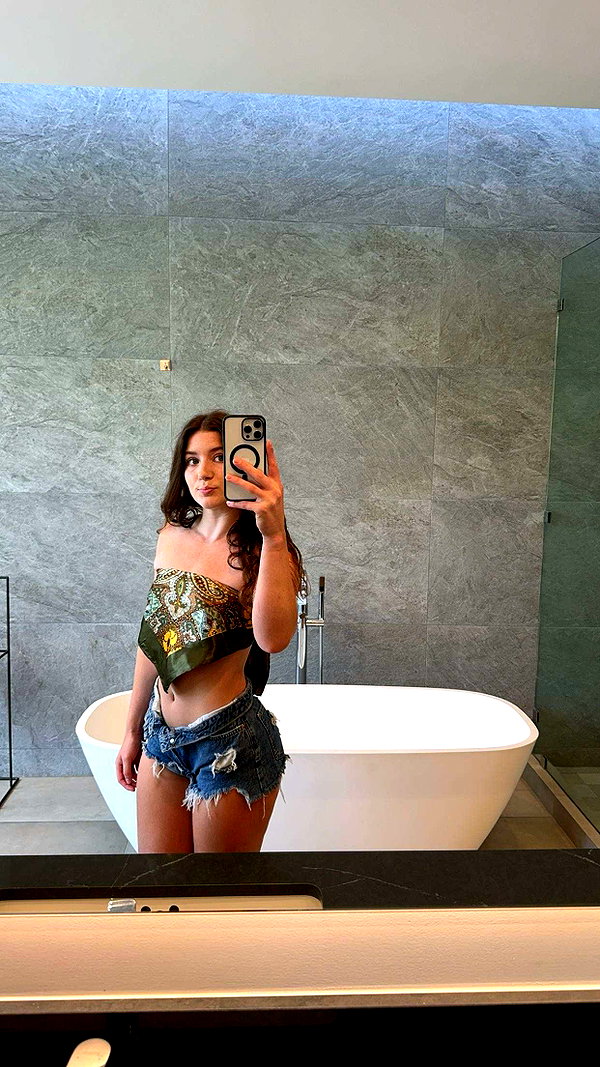 ameliabfit snapchat image archive image