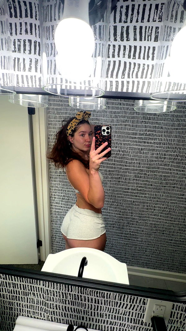 ameliabfit snapchat image archive image