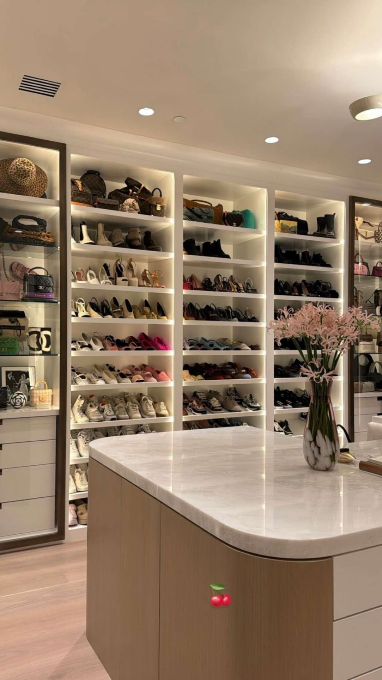 avuhrey snapchat image archive image