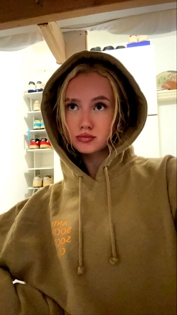 b0mbette snapchat image archive image