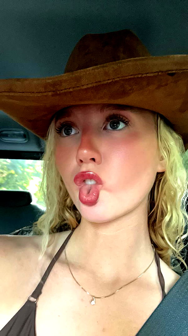 b0mbette snapchat image archive image