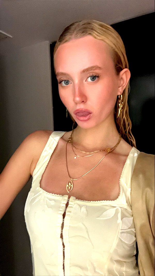 b0mbette snapchat image archive image