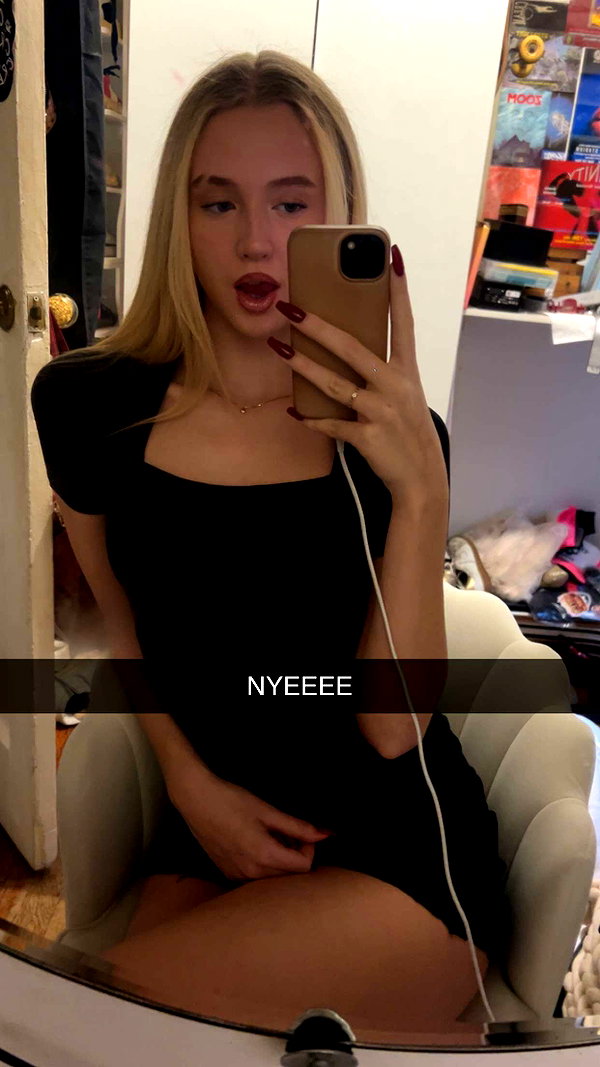 b0mbette snapchat image archive image