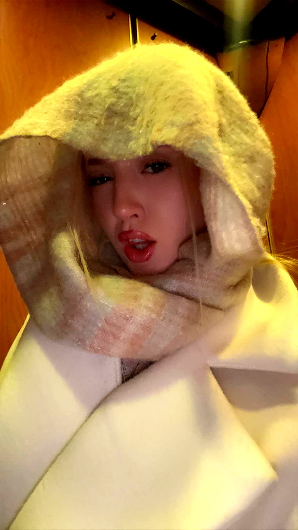 b0mbette snapchat image archive image