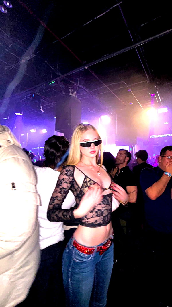 b0mbette snapchat image archive image