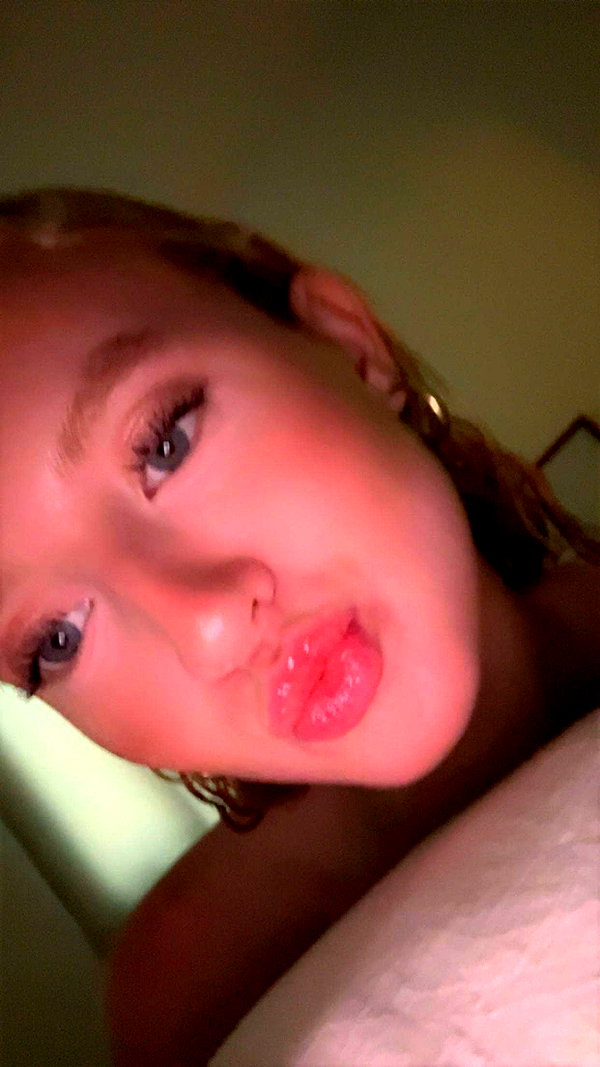 b0mbette snapchat image archive image