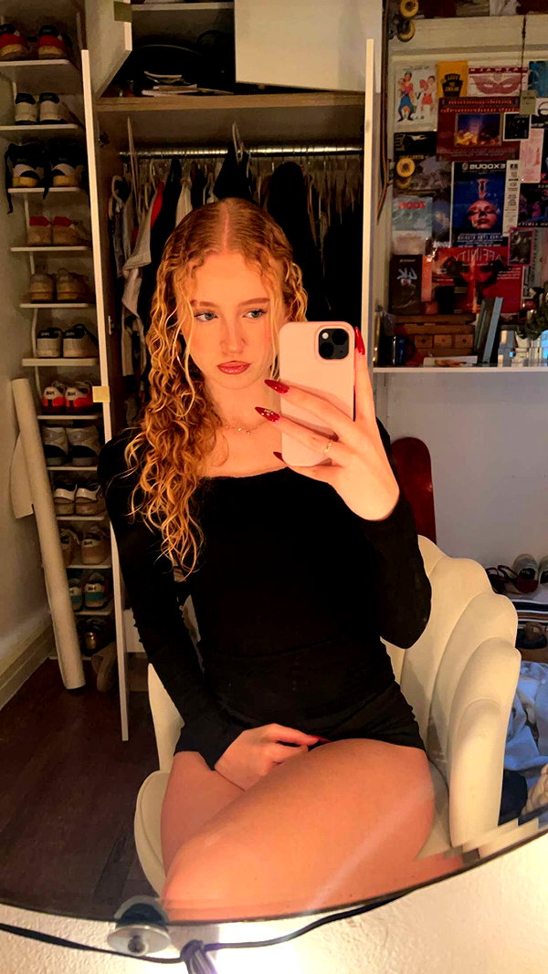 b0mbette snapchat image archive image