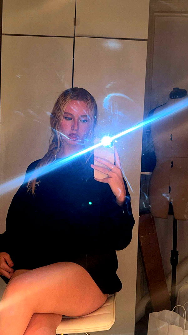 b0mbette snapchat image archive image