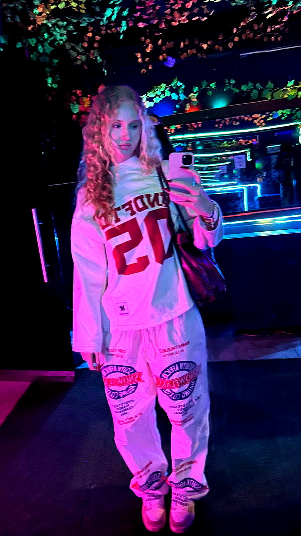b0mbette snapchat image archive image