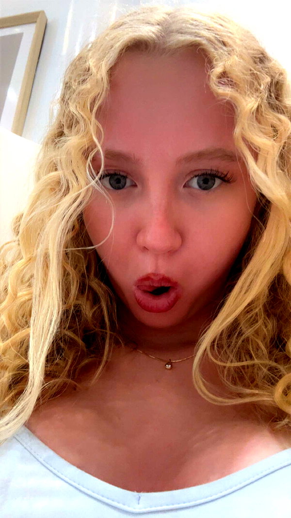 b0mbette snapchat image archive image