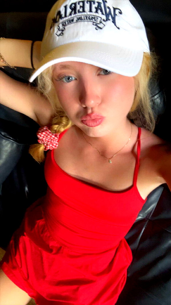 b0mbette snapchat image archive image