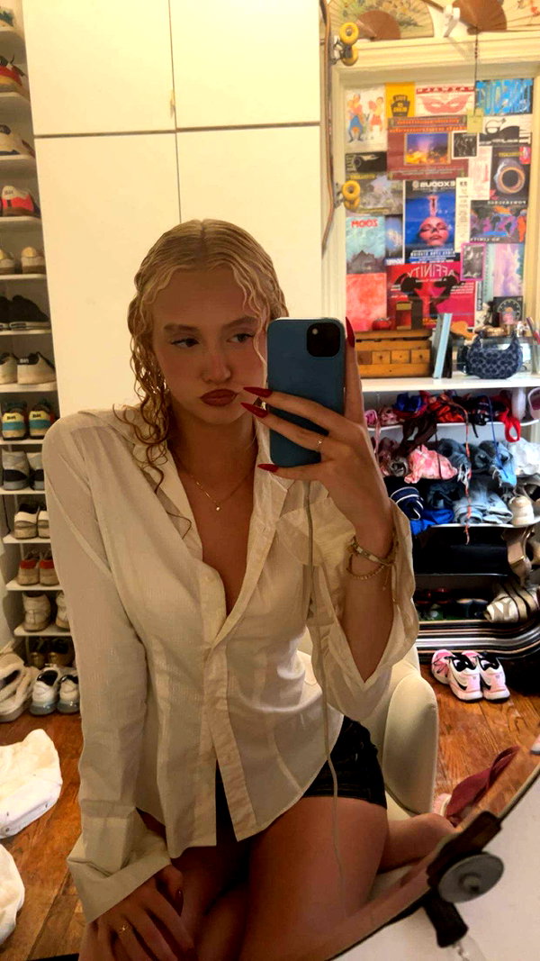 b0mbette snapchat image archive image