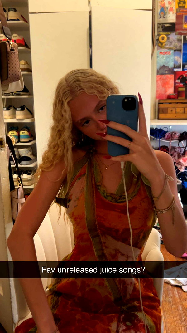 b0mbette snapchat image archive image