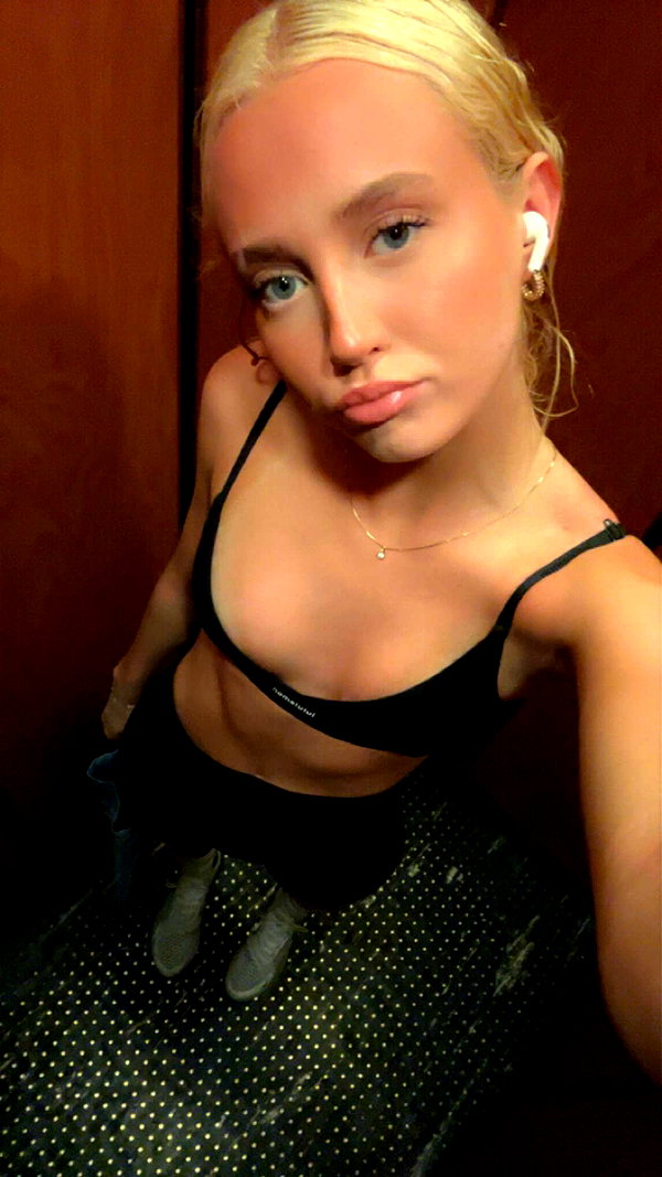 b0mbette snapchat image archive image