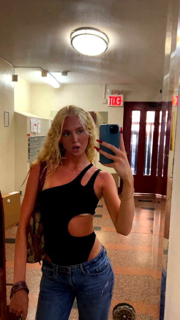 b0mbette snapchat image archive image